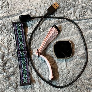 Fitbit Versa works but cracked screen